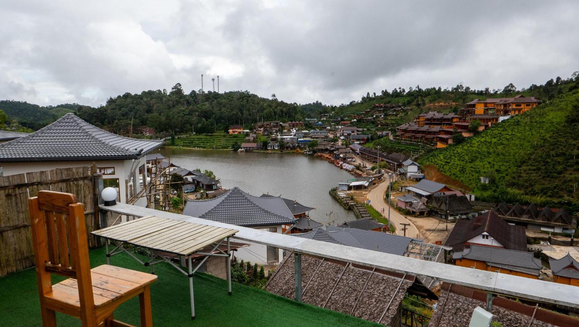 รักไทยโฮมสเตย์ Ban Rak Thai Exterior foto